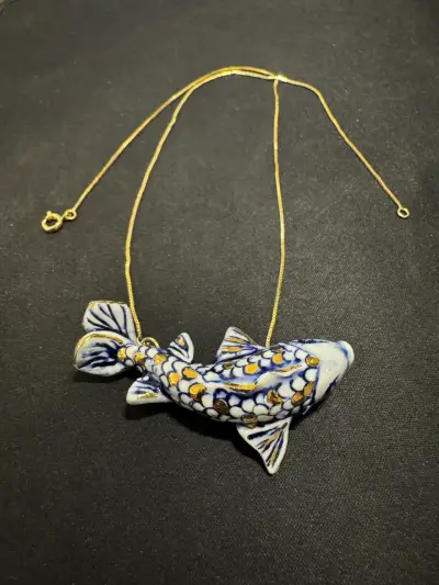 Collar con colgante pez cerámico y oro - miniatura 1