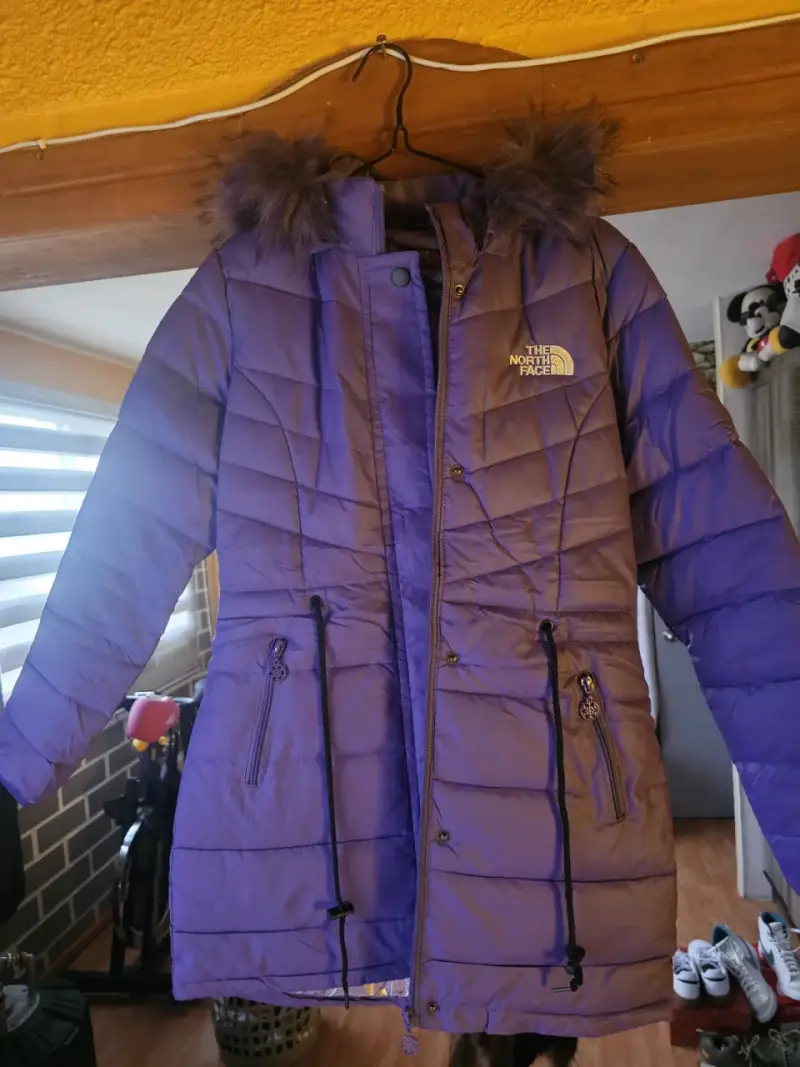 Parka morada con capucha - 4