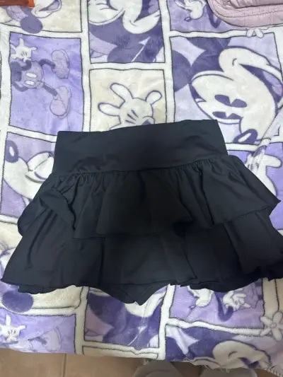 Falda negra con volantes - miniatura 1