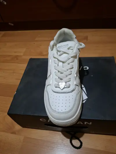 Zapatillas blancas de moda   , zapatillas negras - miniatura 1