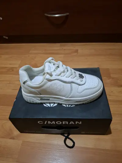 Zapatillas blancas de moda   , zapatillas negras - miniatura 2