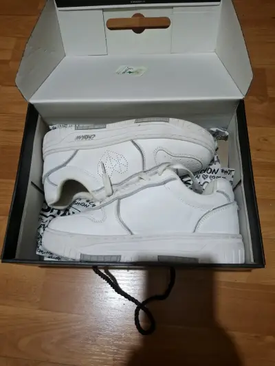 Zapatillas blancas de moda   , zapatillas negras - miniatura 3