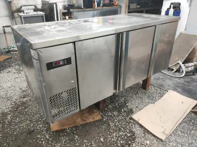 Mesa refrigerada de acero inoxidable - miniatura 1
