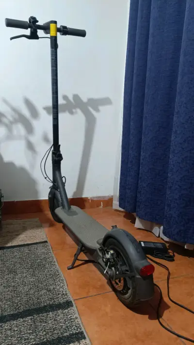 Scooter Xiaomi eléctrico plegable - miniatura 1