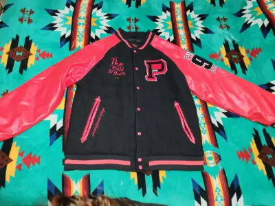Chaqueta varsity negra y roja - miniatura 1