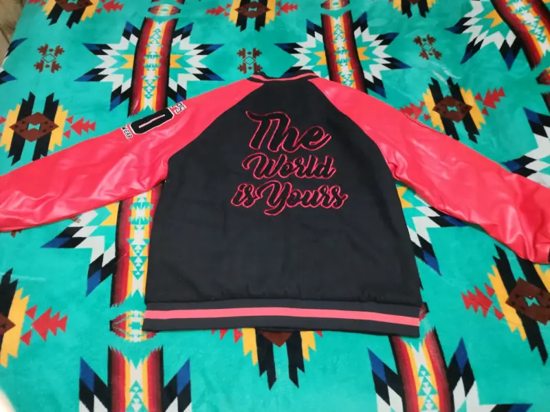 Chaqueta varsity negra y roja - 2