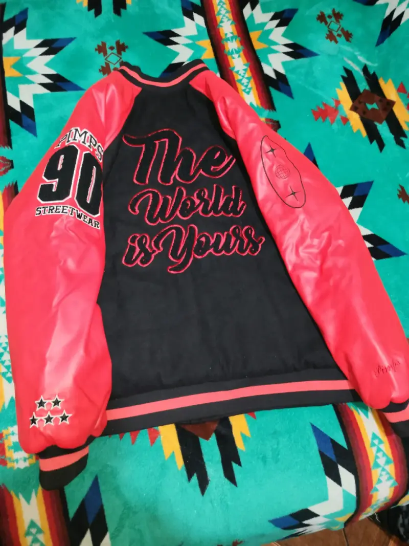 Chaqueta varsity negra y roja - 3