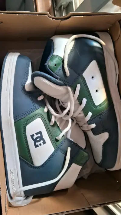 Zapatillas deportivas DC verde y blanco - miniatura 1