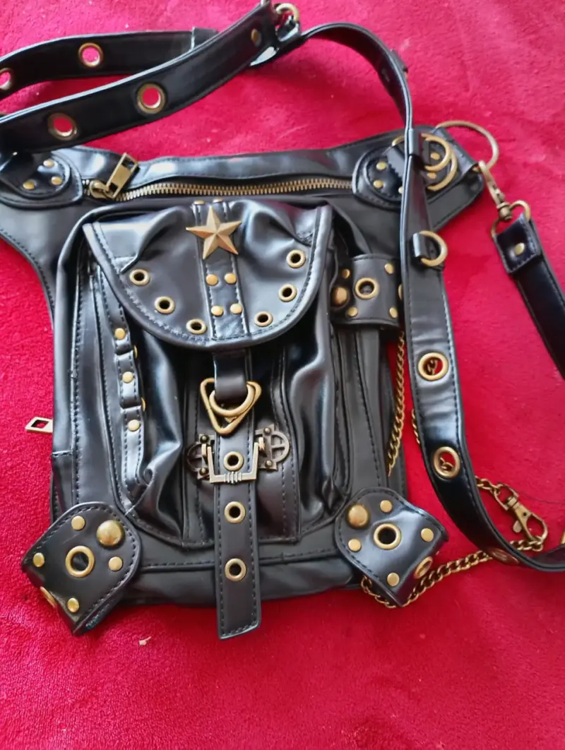 Bolso cinturón negro con tachuelas - 1