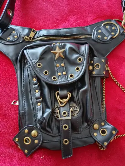 Bolso cinturón negro con tachuelas - miniatura 2