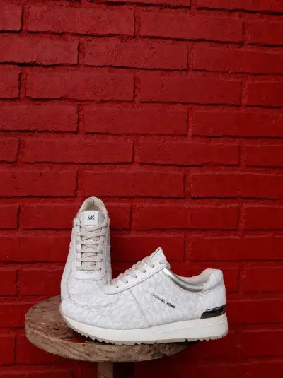 Zapatillas beige Michael Kors - miniatura 1