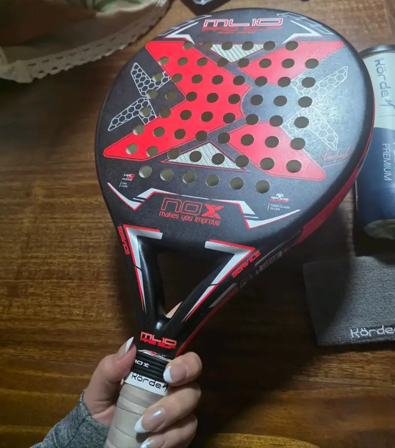 Pala de pádel NOX roja y negra