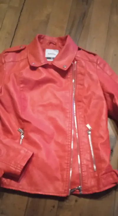 Chaqueta roja estilo biker - miniatura 3