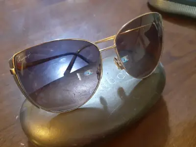 Gafas de sol Gucci doradas y Ray Ban marcos  blanc - miniatura 1