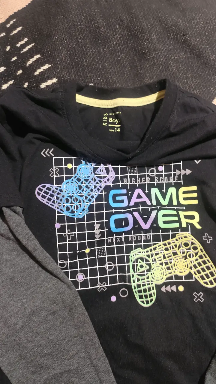 Polera manga larga Game Over - 2