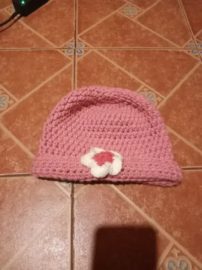 Gorro tejido rosa con flor - miniatura 1