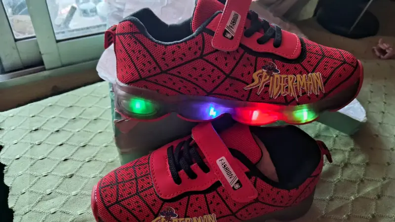 Zapatillas Spiderman con luces - 1