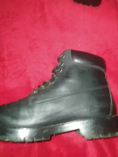 Botas negras de cuero - miniatura 6