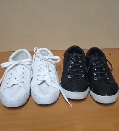 Zapatillas casuales blancas y negras - miniatura 1