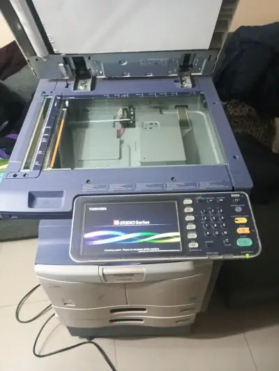 Fotocopiadora Toshiba e-STUDIO - miniatura 1
