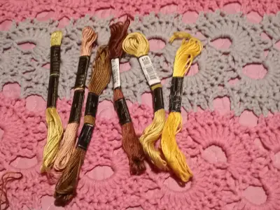 Hilos de bordar variados - miniatura 2