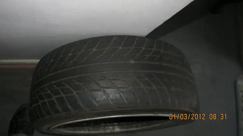 Llanta radial con desgaste - 2