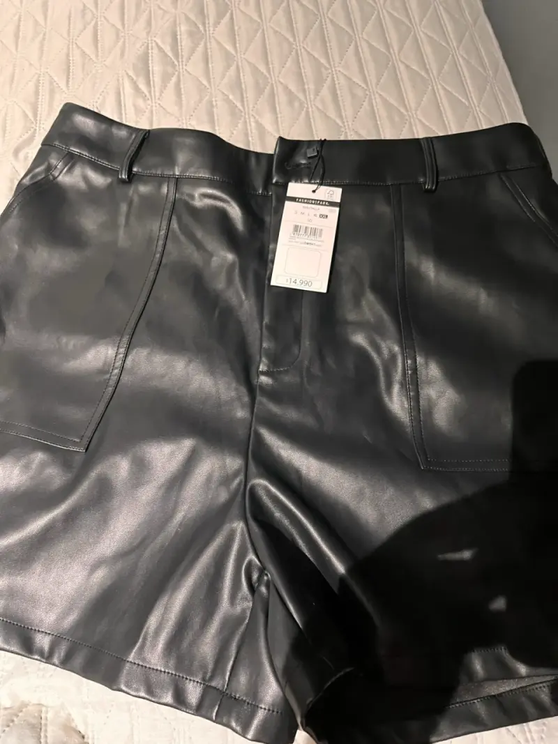 Shorts de cuero sintético negros - 1