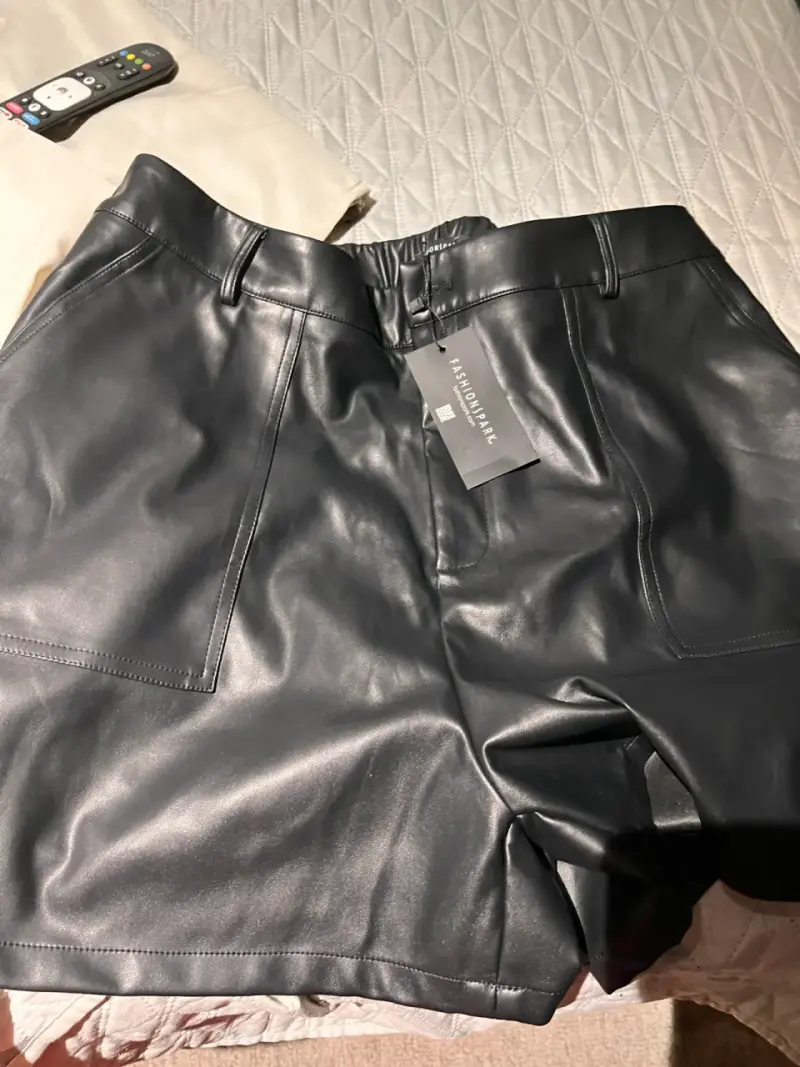 Shorts de cuero sintético negros - 2