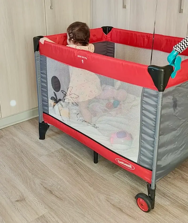 Cuna corral Bebesit roja y gris