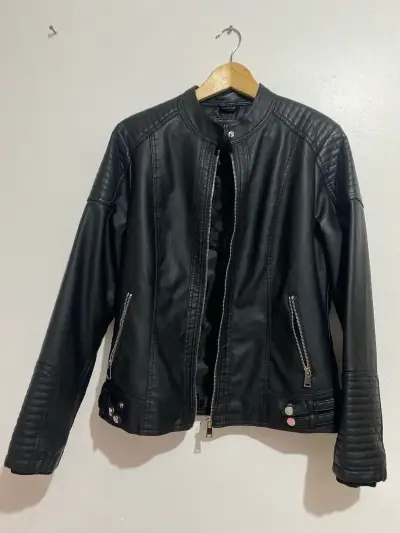 Chaqueta negra estilo biker - miniatura 1
