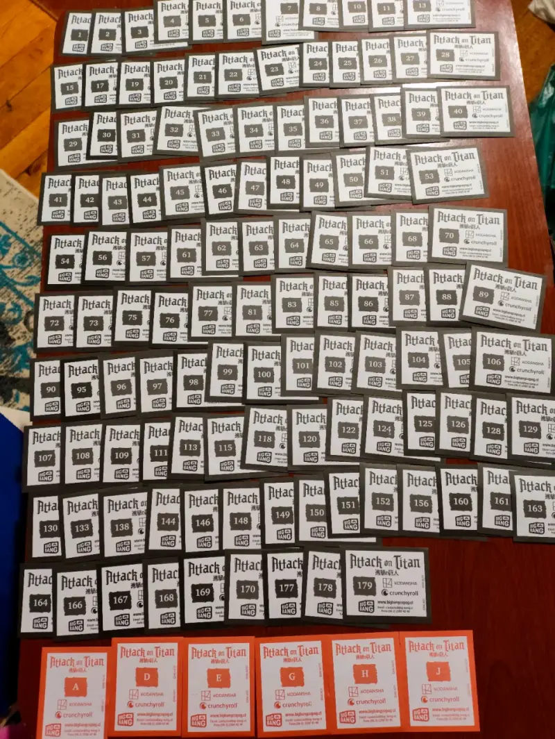 Álbum de láminas Attack on Titan + 126 laminas - 2