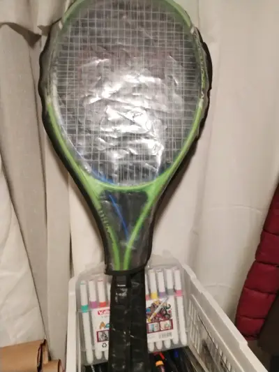 Raqueta de tenis verde y negra - miniatura 1
