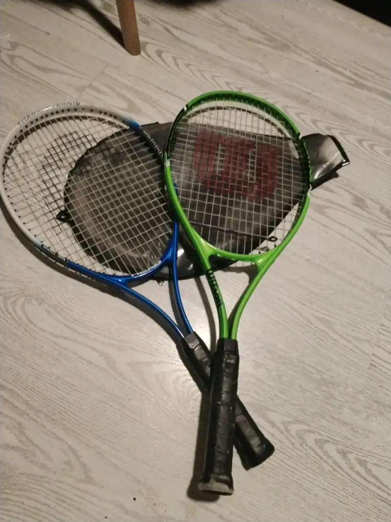 Raqueta de tenis verde y negra - 3