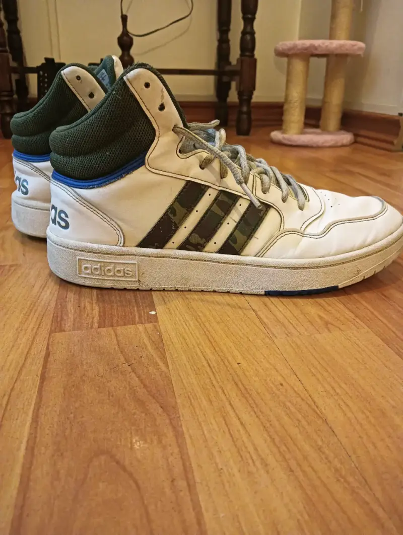 Zapatillas Adidas blancas y verdes - 1