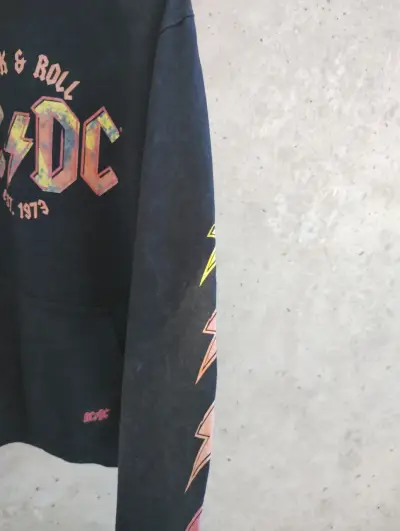 Polerón negro AC⚡DC - Rock & Roll - miniatura 3
