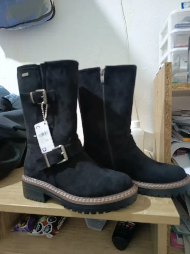 Botas negras con hebilla número 35 - 1