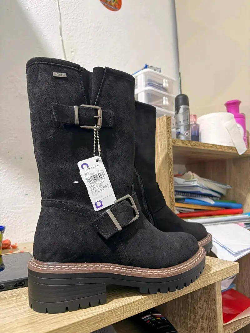 Botas negras con hebilla número 35 - 2