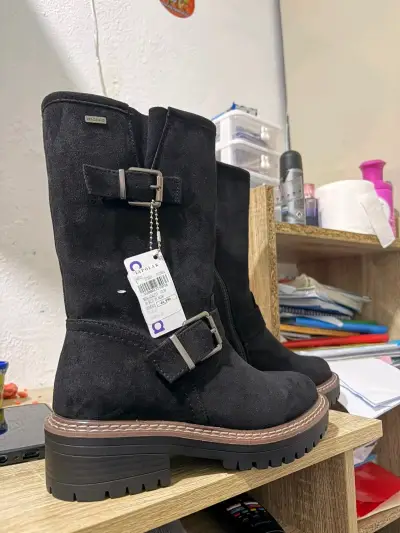 Botas negras con hebilla número 35 - miniatura 2