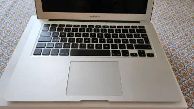 Laptop MacBook Air 13.3" - miniatura 3