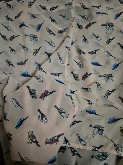 Blusa estampada de pájaros - miniatura 2