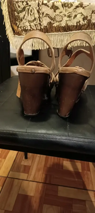 Zuecos marrones de cuero - miniatura 4