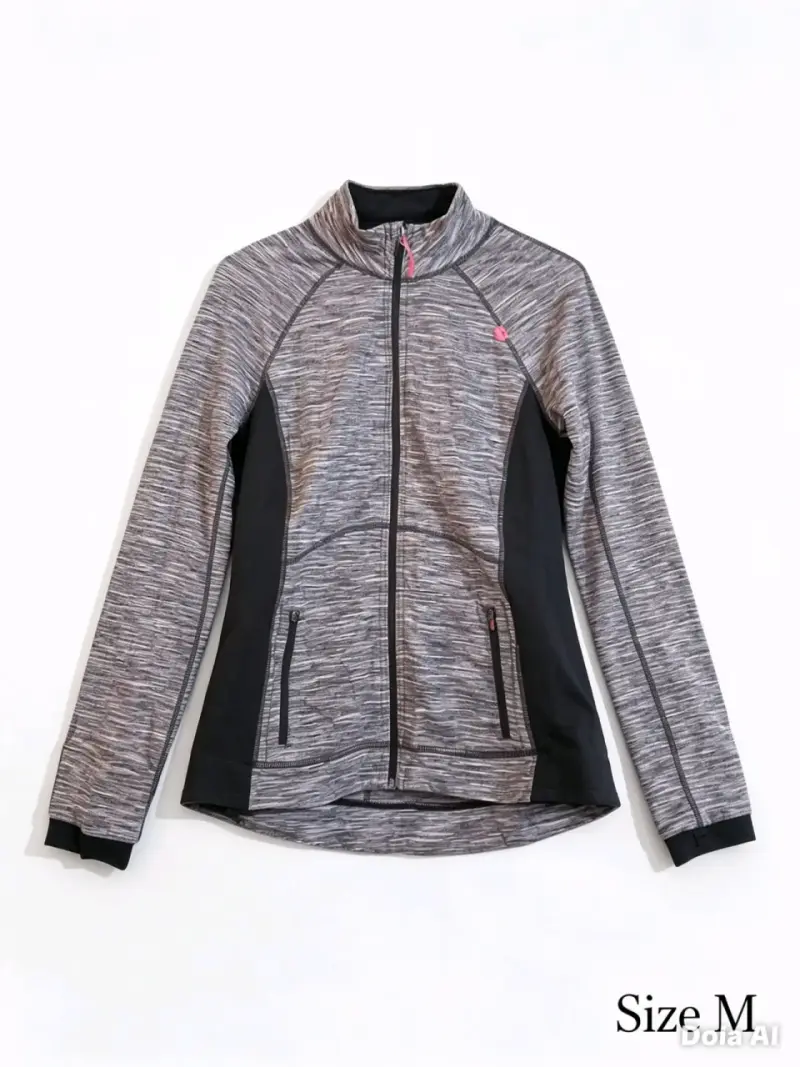Chaqueta deportiva gris y negra