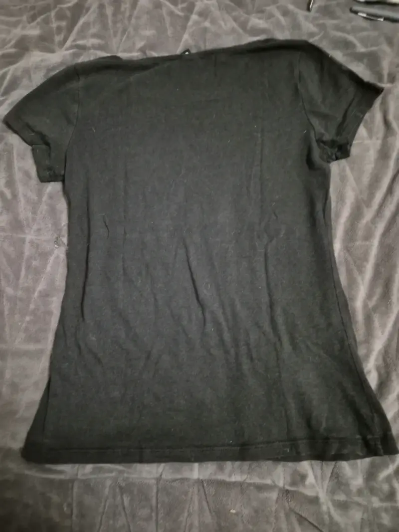 Polera negra diseño - 3