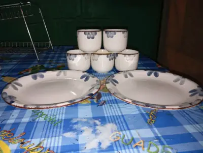 Juego de tazas con platos - miniatura 2