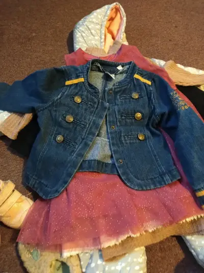 Ropa variada en bolsas - miniatura 3