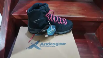 Botas outdoor impermeables negras - miniatura 1