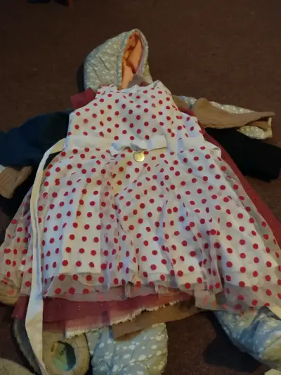 Ropa variada en bolsas - miniatura 5