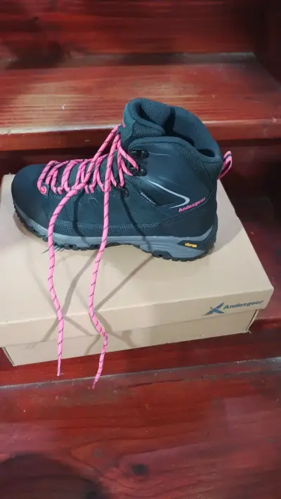 Botas outdoor impermeables negras - miniatura 4