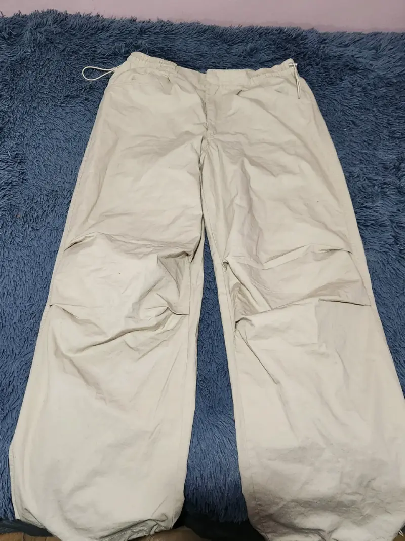 Pantalones cargo beige - 1