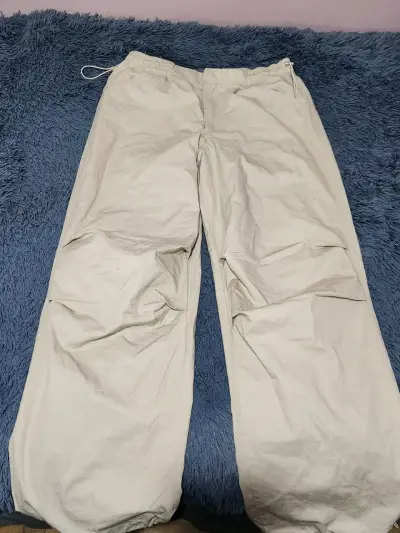 Pantalones cargo beige - miniatura 1